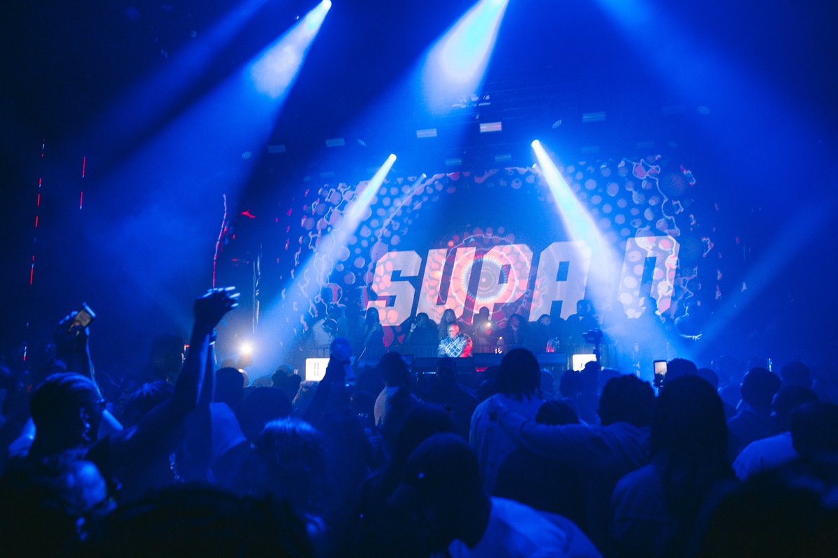 tiltwoparties's tweet image. Reliving the magic of November 🎉✨#MomentsCaptured by @iso_jrj 

Next up is #TilTwoClassics with DJ Kent, Kismet, Tippa, Simone Martinez and Sef Kombo so mark your calendars because tickets for the April 11th show will be out February 13th at 6pm! 🎟️ 

Don’t miss out!

#TilTwo