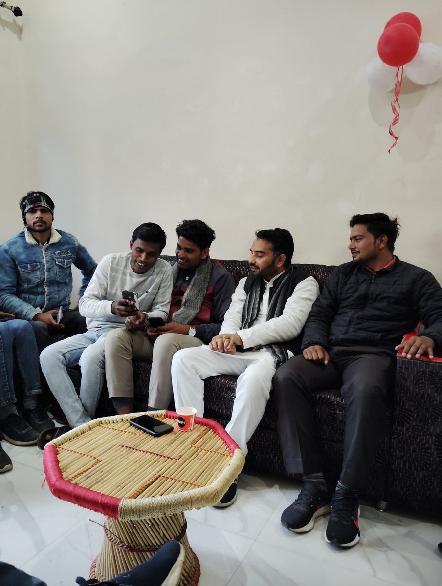 atulparashari's tweet photo. 123 विथरी विधान सभा के ग्राम तिरकुनिया में छोटे भाई सुदेश यादव द्वारा आयोजित अखंड रामायण पाठ में रहकर प्रसाद ग्रहण किया एवं बलिया के हमारे साथी भाई दीपक पाठक जी से मिलकर हाल-चाल जाना! https://t.co/JsXWwJhHNh