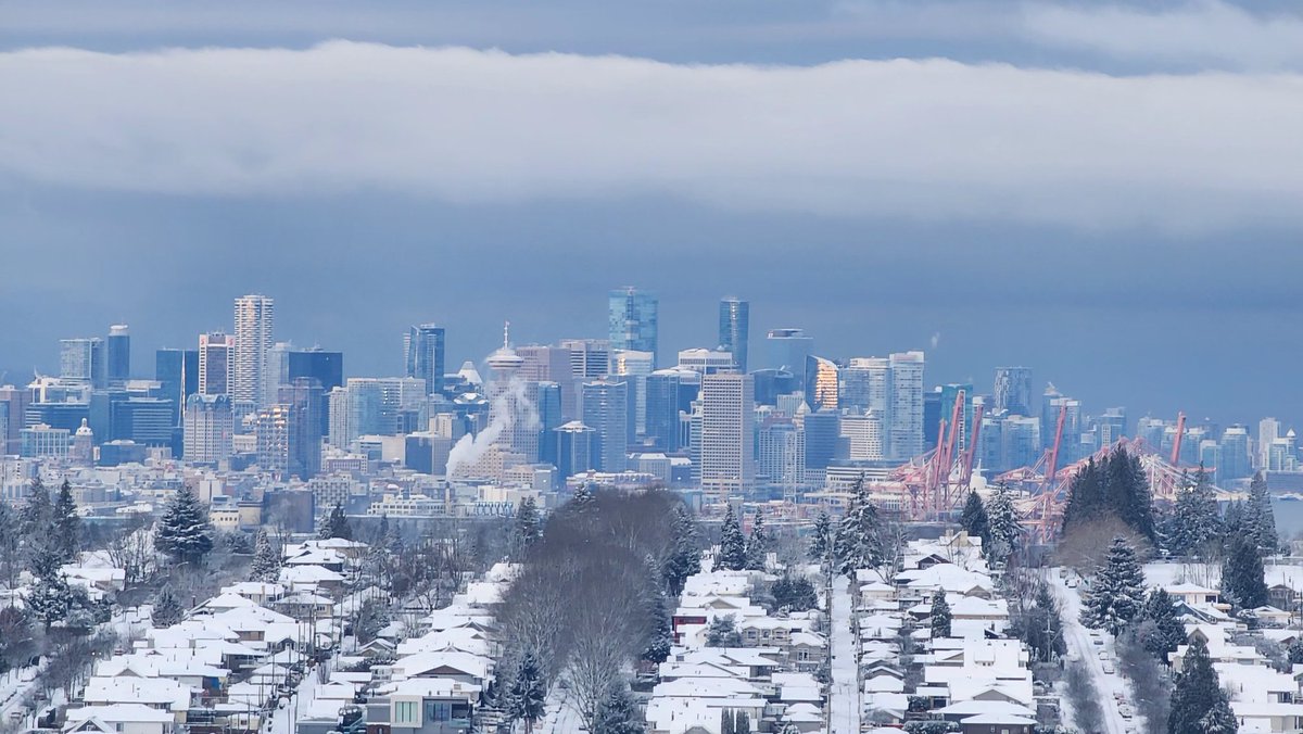 Brad604's tweet photo. Vancouver, BC is hands down one of the most beautiful cities on the entire Planet. Well, it just took it to another level this morning. Nothing beats Vancouver after a Snowstorm when the skies clear after! #bcstorm @weathernetwork @MurphTWN @50ShadesofVan @jwhittalClimate https://t.co/RpfIumZodV