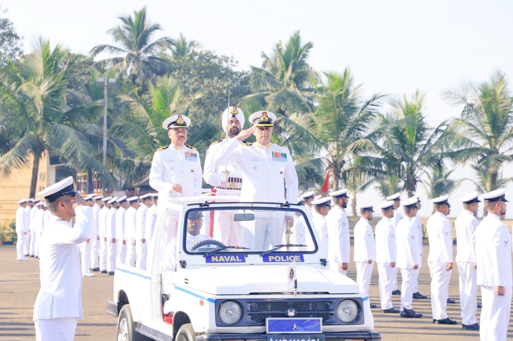 IN_Hamla's tweet image. #ChangeofCommand
Cmde Raahul Mahajan assumed duties of Commanding Officer, @IN_Hamla, Premier Logistics Training Unit of the #IndianNavy from Cmde Sankardeep Bharali on 31 Jan 25 in a ceremonial parade.
@IN_HQSNC @indiannavy @IndiannavyMedia