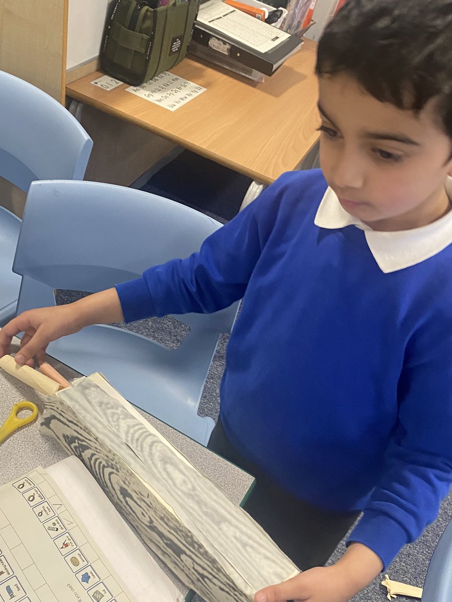 SunningHillPrim's tweet photo. In DT, 1H have been making Victorian furniture. https://t.co/VHIL67kKEs