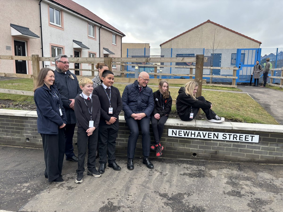 All smiles yesterday as 4 pupils represented the school at the unveiling of the new SGN show homes. They were a credit to the school and had a brilliant chat with John Swinney about their thoughts on the future of Scotland and his advice for being the best they can be. #inspire