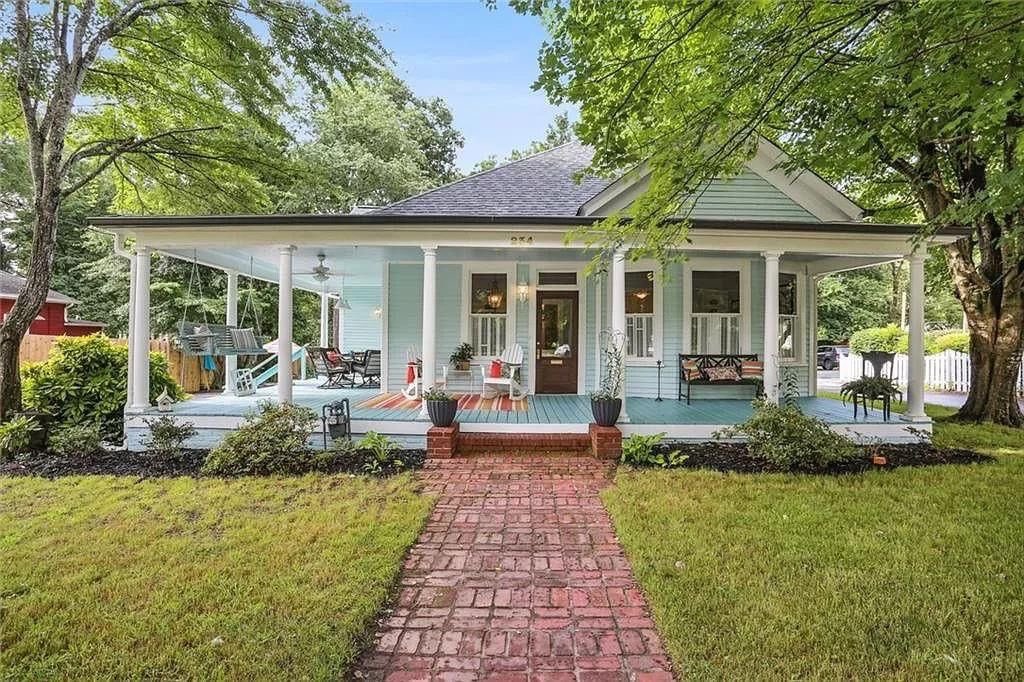 cityaestheticss's tweet photo. 1925: porch as place to live your life

2025: porch as decoration/gimmick

People need to value outdoor spaces again https://t.co/Fxim8ds87H
