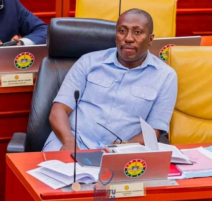 All Patriots, let's give our Minority leader and like and retweet 🥳😹😹