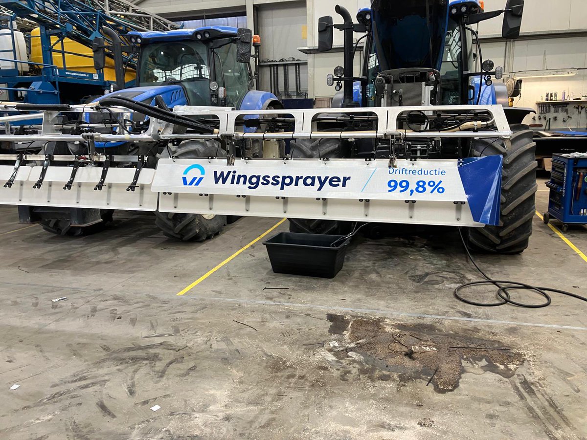 Vandaag heeft ons montageteam met hulp van medewerkers van #gebr Weststrate 45meter #Wingssprayer opgebouwd in Krabbendijke op n nieuwe #Delvano