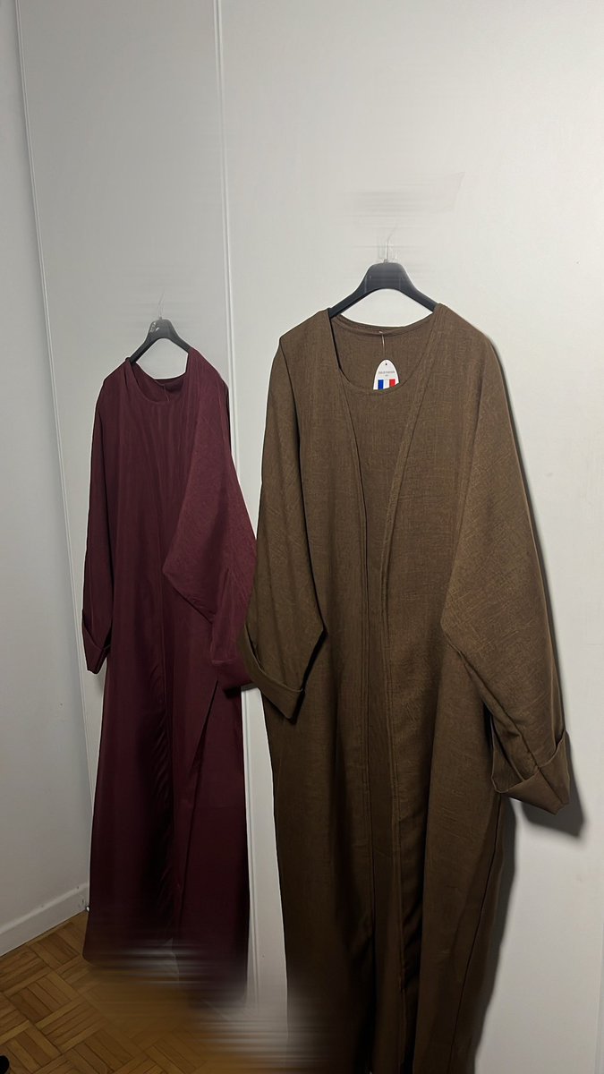 zayrah_paris's tweet photo. Salam aleykoum les filles 🩷 je viens de me lancer dans la vente de vêtements à prix abordables. Voici nos offres de lancement :
-10€ la jupe longue en satin 
-15€ le manteau avec écharpe intégrée 
-15€ le long manteau 
-17€ le kimono deux pièces 
N’hésitez pas à partager🌸 https://t.co/EdgVIOE7Bt