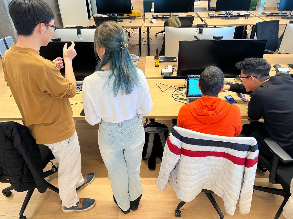 Over the weekend, we sponsored a <a href="/virtuals_io/">Virtuals Protocol</a> track at the <a href="/coinbase/">Coinbase 🛡️</a> hackathon! Here are the standout projects that won our track:

🏆 First Prize – <a href="/MoonwellDeFi/">Moonwell</a>: A yield farming strategist.

🥈 Runner-ups:
•@EveProtocolAI: Your personal assistant that cleans up all your