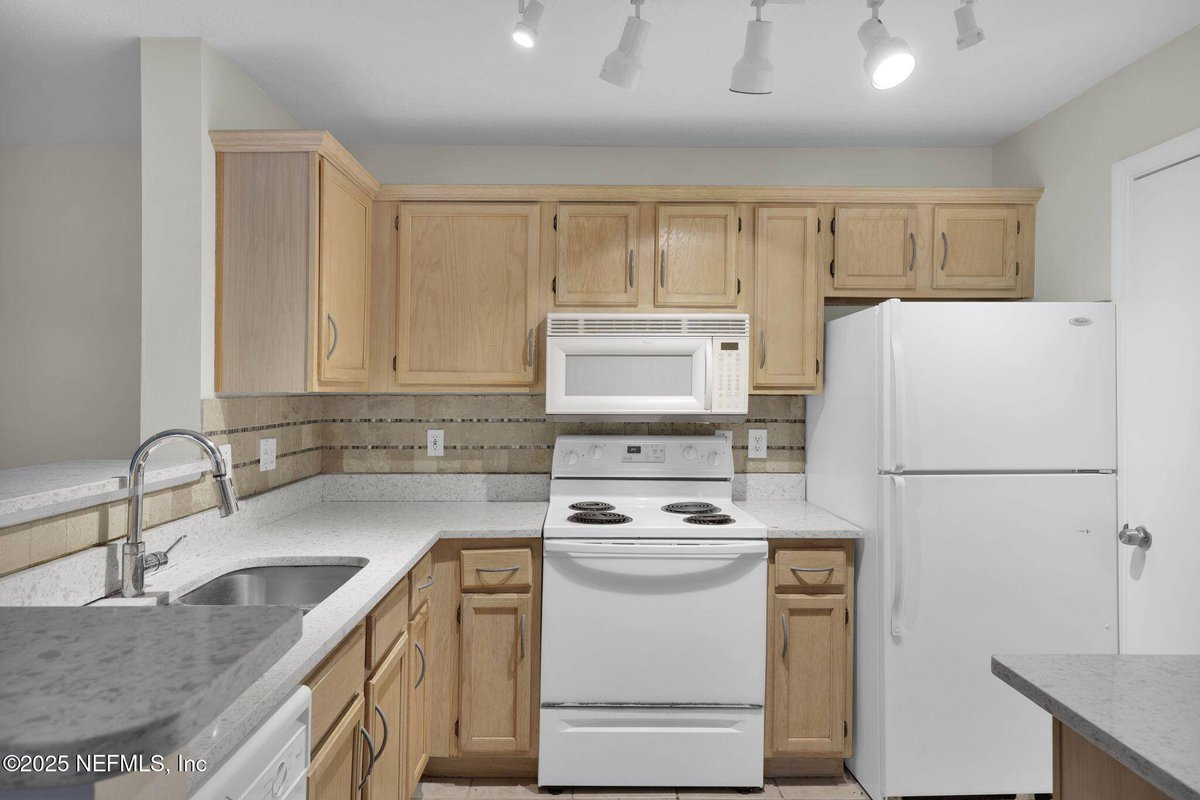 ResultsWithRick's tweet photo. New Listing Price: $180,000
7701 TIMBERLIN PARK BLVD #1638, Jacksonville, FL 32256 is a fantastic property with 2 bedrooms and 2.0 bathrooms.
See more here: https://t.co/dTHfBQaMRS https://t.co/BwofPawNA8