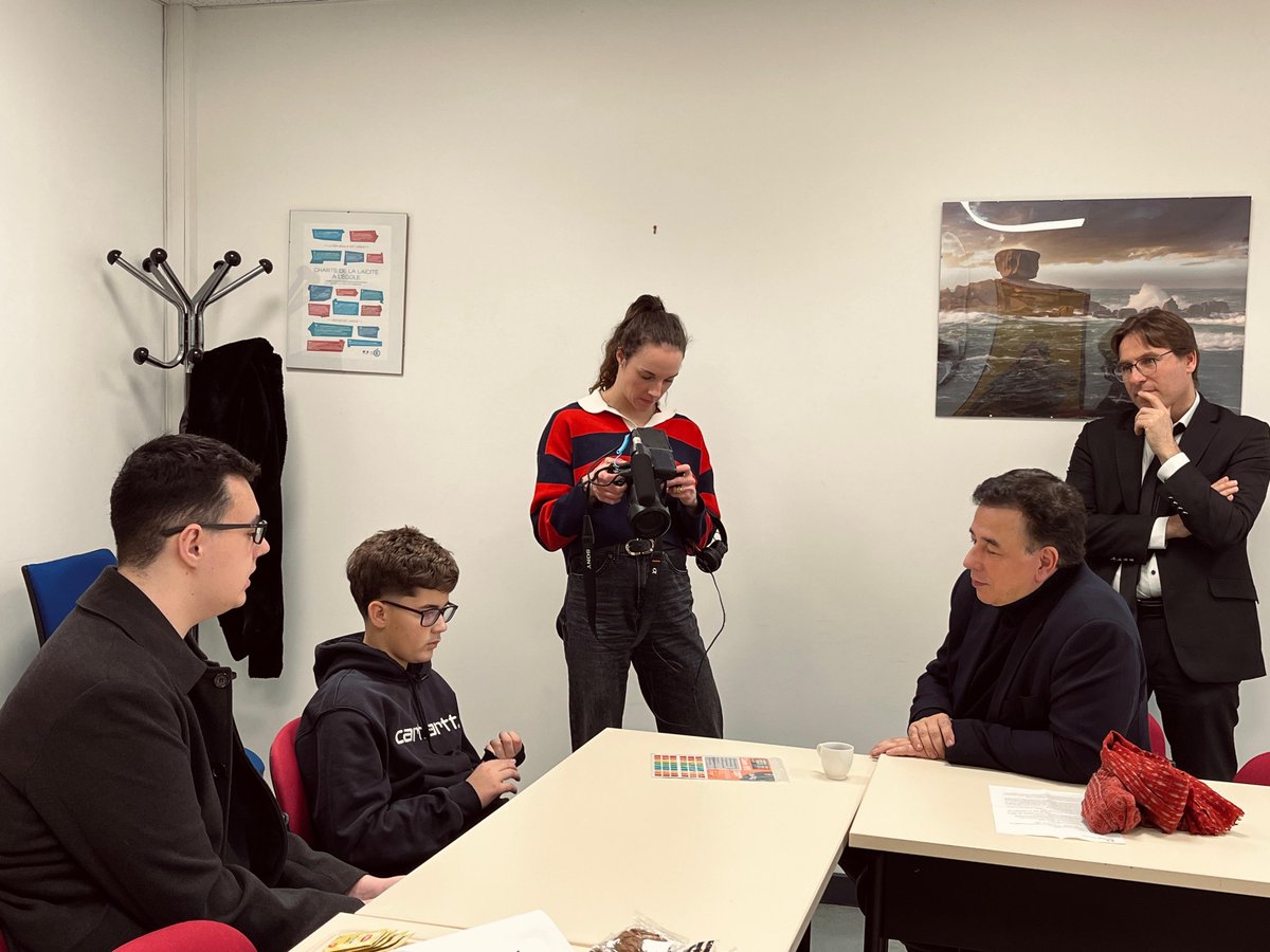 Académie de Rennes (@acrennes) on Twitter photo Inclusion | Le recteur <a href="/emmanuel_ethis/">Emmanuel Ethis</a> a répondu aux questions de M6, pour un reportage sur l'outil KeyDys développé par Ryann Dubois, un kit pour les personnes atteintes de troubles cognitifs "DYS"
➡ Retrouvez bientôt le reportage sur M6 Info, dans la rubrique "Inspirez-nous" Inclusion | Le recteur <a href="/emmanuel_ethis/">Emmanuel Ethis</a> a répondu aux questions de M6, pour un reportage sur l'outil KeyDys développé par Ryann Dubois, un kit pour les personnes atteintes de troubles cognitifs "DYS"
➡ Retrouvez bientôt le reportage sur M6 Info, dans la rubrique "Inspirez-nous"