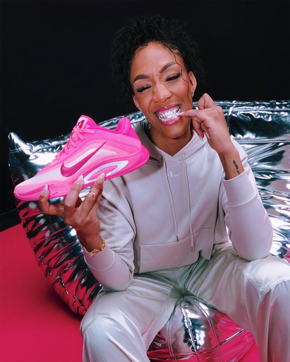 Sneaker News (@sneakernews) on Twitter photo Nike A'One "Pink Aura" 🎀
Releasing May 2025 for $110. These look GOOD 👏
Photos via <a href="/EmJ_not23/">Em Johnson</a> Nike A'One "Pink Aura" 🎀
Releasing May 2025 for $110. These look GOOD 👏
Photos via <a href="/EmJ_not23/">Em Johnson</a>