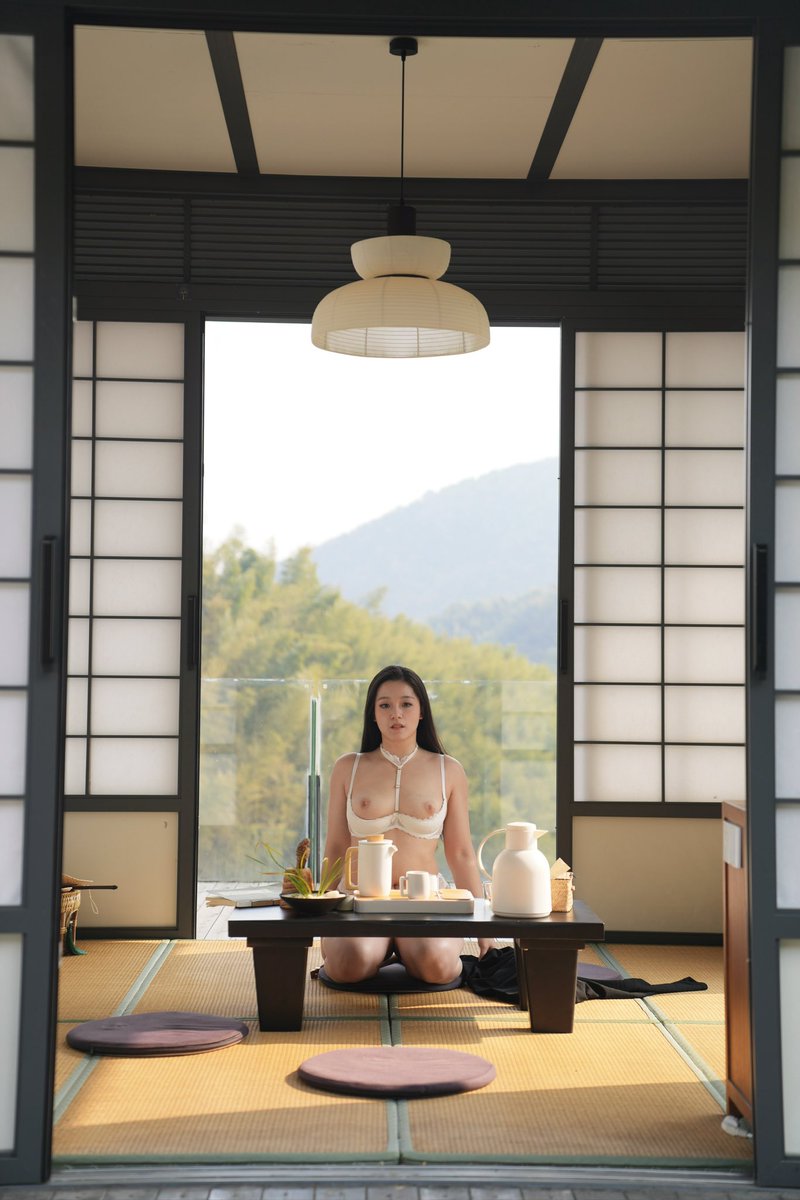 yui tweet media