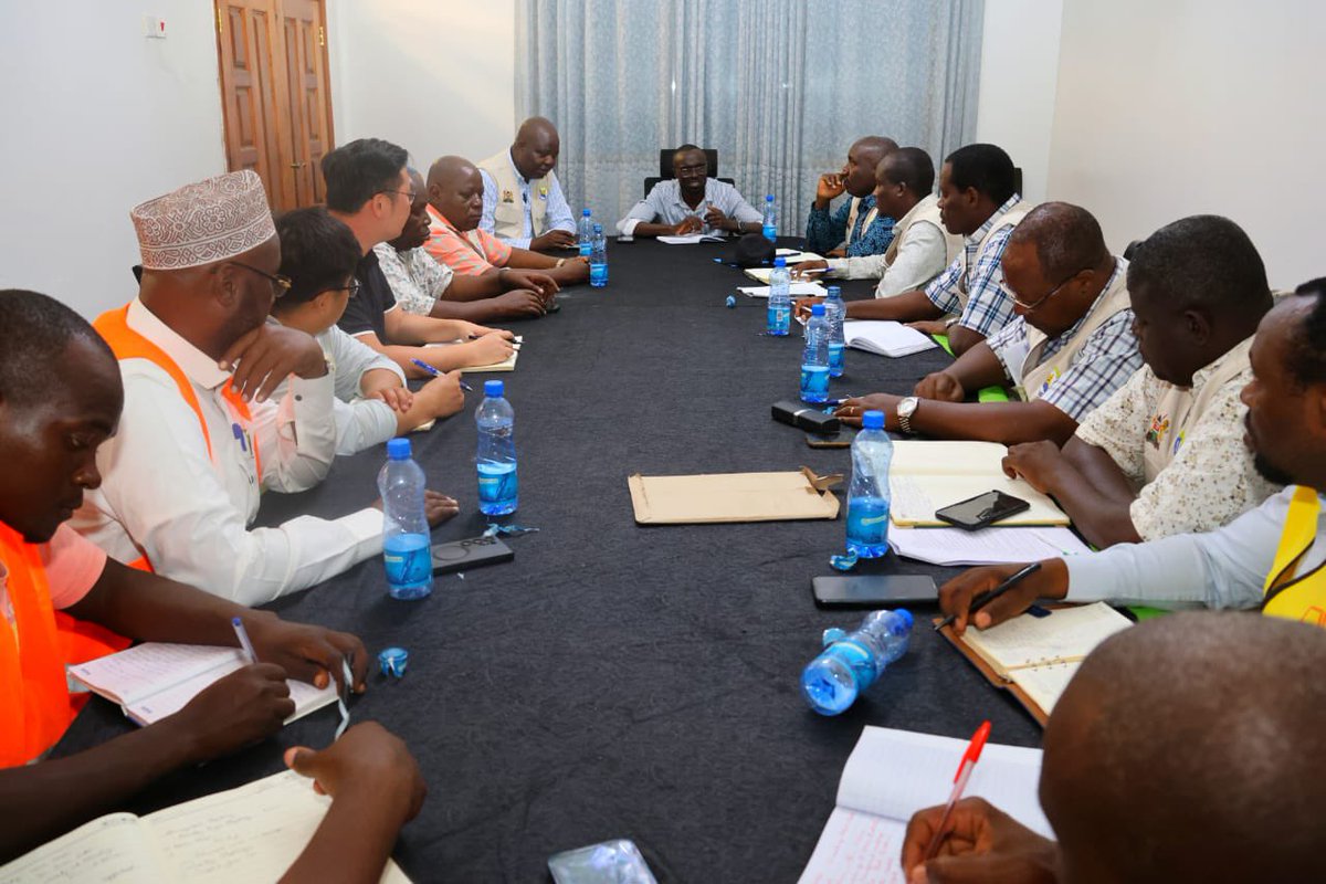 mugaa_eric's tweet photo. This evening I have held a strategy meeting with all stakeholders in Mandera Town Water Supply and Sewerage Projects, including PS @JKorir_K , Water Secretary Eng. SAO Alima, Northern Water Works Development Agency Chair, CEO and Technical Department, Tana Water Works Development Agency CEO and Chair, and Consultants and Contractors to deliberate on mechanisms of ensuring the pending works are completed on time as agreed during the inspection of the projects by H.E the President of Kenya @WilliamsRuto