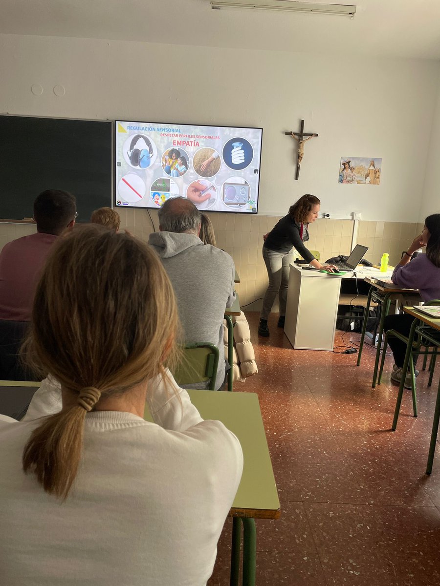 BartraCasas's tweet photo. @BartraCasas , Claustro del CDP Divina Pastora @DivinaPastoraCo termina su FC elaborando recursos personalizados para atender a la diversidad. Gracias @cosasdeverito por aportar tanto y contagiar a los profesionales a caminar hacia la inclusión. @cepcordoba https://t.co/q5I4eGHWOZ