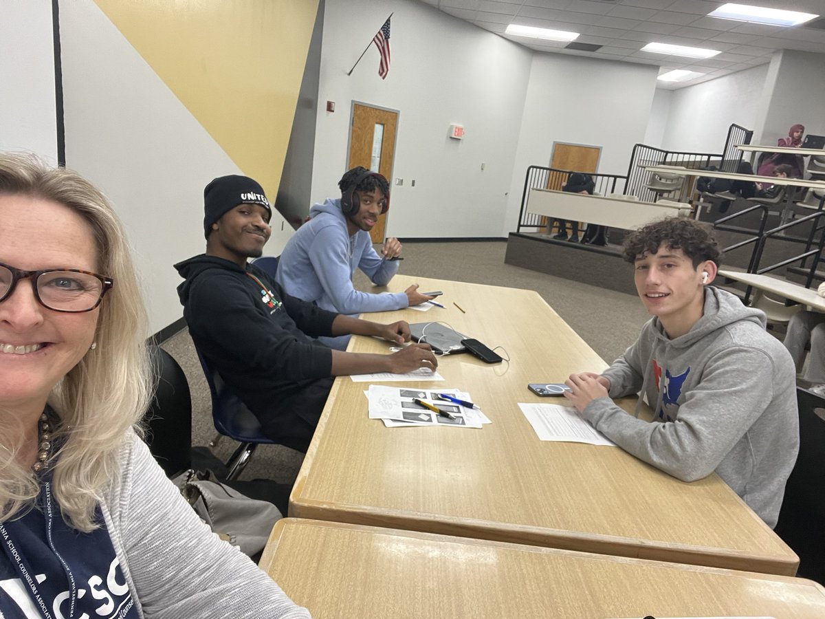 CounselorGhs's tweet photo. First day of #NSCW …students completing the local scholarship application! https://t.co/SVypmlVigu