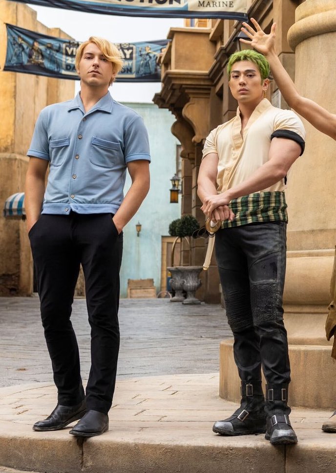 philazora's tweet photo. THEY KNEW WHAT THEY WERE DOING PUTTING THEM SIDE BY SIDE https://t.co/9CBrCj2tih