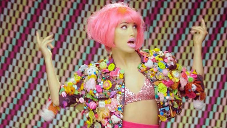 SantuEspos's tweet photo. Sabes Lali va a ser un HIT POP cuando se pone peluca carre https://t.co/m3qPkFDwzs