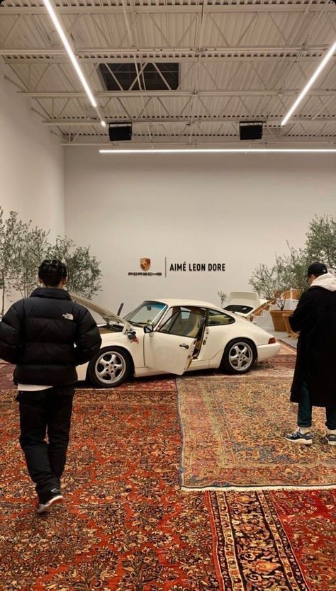 4AAAAart's tweet photo. Sometimes you just need a Porsche and a Persian Rug* https://t.co/9iupj2FaWL