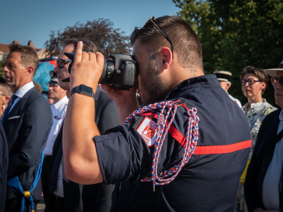 sdis68's tweet photo. 🚒📸Le  04.02, nous célébrons la Sainte-Véronique, patronne des photographes.
L’occasion de mettre en lumière l’engagement et le travail de nos SPV photographes, qui immortalisent, tout au long de l’année, les interventions et la vie opérationnelle des pompiers 68. https://t.co/D7xBuPETW4