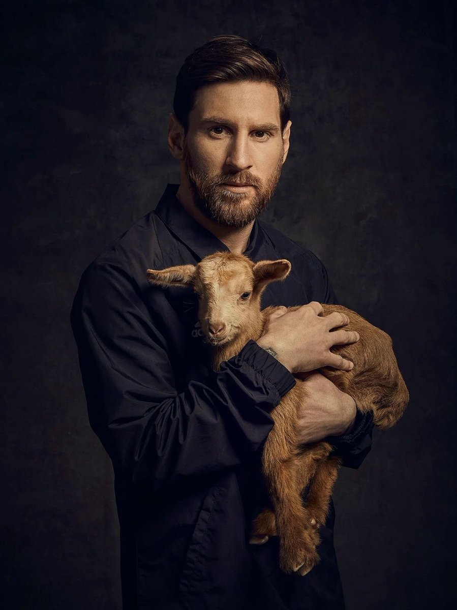 gyaigyimii's tweet photo. "Messi never called himself the GOAT" https://t.co/OEQbwQFIKQ