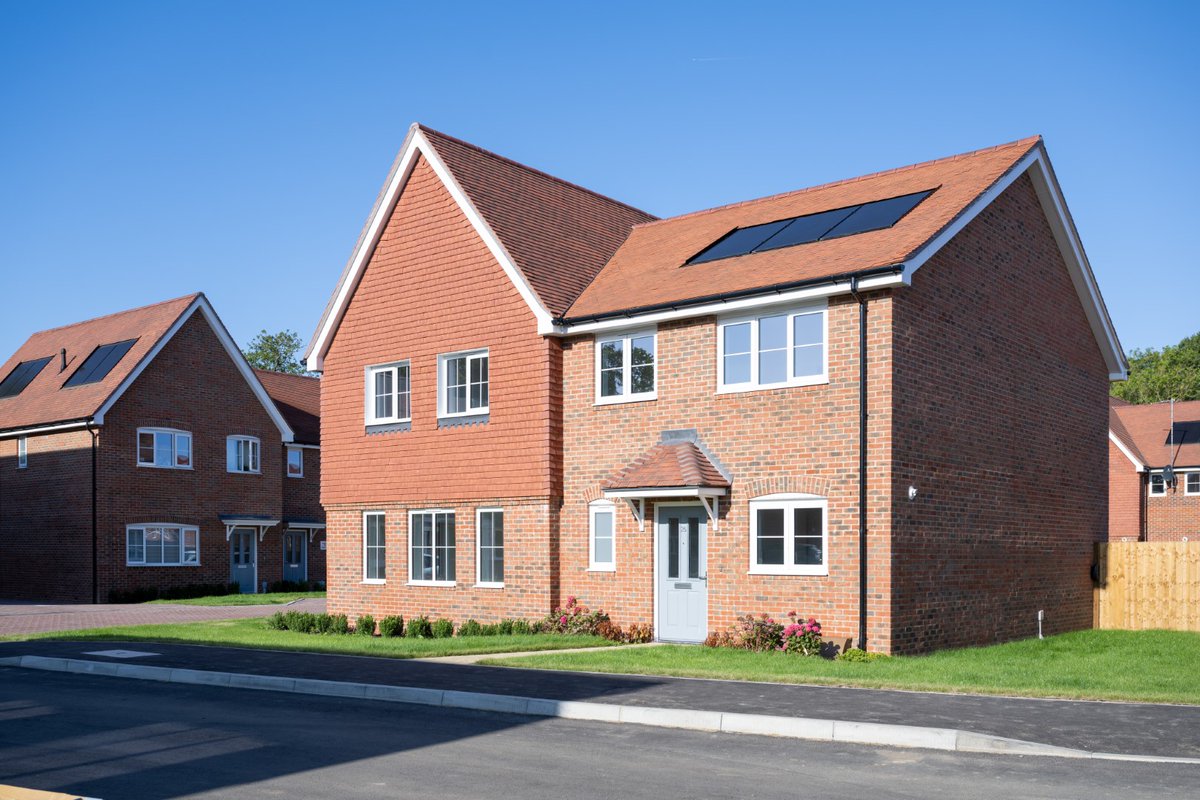 #ICYMI - We won an LABC Award for site recognition at Loxwood Field🎉

The development consists of 99, one to four-bedroom homes with <a href="/Thakeham/">Thakeham</a> in #Alford!

The Bricks Awards recognise the very best developments, construction practices and workmanship of developers.

#ukhousing