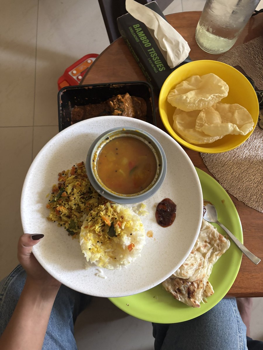 anushreenam's tweet photo. realised I should do a ‘what I had for lunch’ series, here’s the first dump https://t.co/OH0GeL4LQF