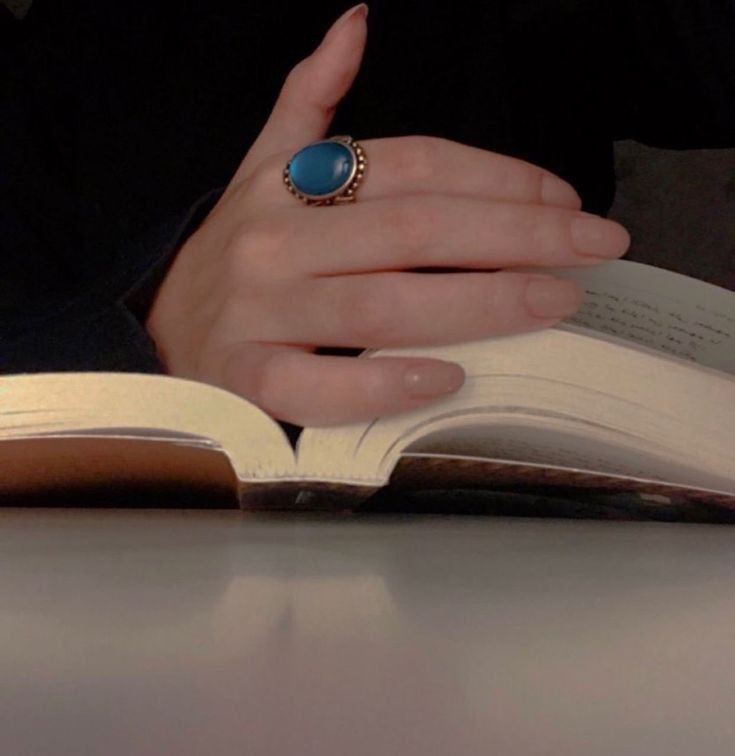 🕊⚘️

إن شرف الإنسان سواء رجلاً أو امرأة هو الصدق ، صدق التفكير وصدق الإحساس وصدق الأفعال . الإنسان الشريف هو الذي لا يعيش حياة مزدوجة ، واحدة في العلانية وأخرى في الخفاء .

#مساء_الخير_والسعاده