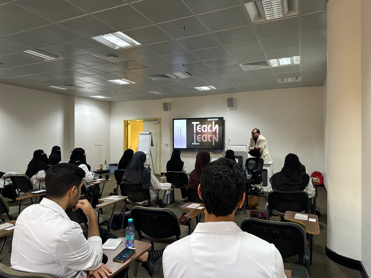 شكرًا للمجلس الطلابي على إتاحة الفرصة لي لإقامة هذه الورشة، الأولى من نوعها👼🏻💛🩷

كانت مجرد فكرة، وبروف النمري أول الداعمين والمرحبين لها بكل حماس✨