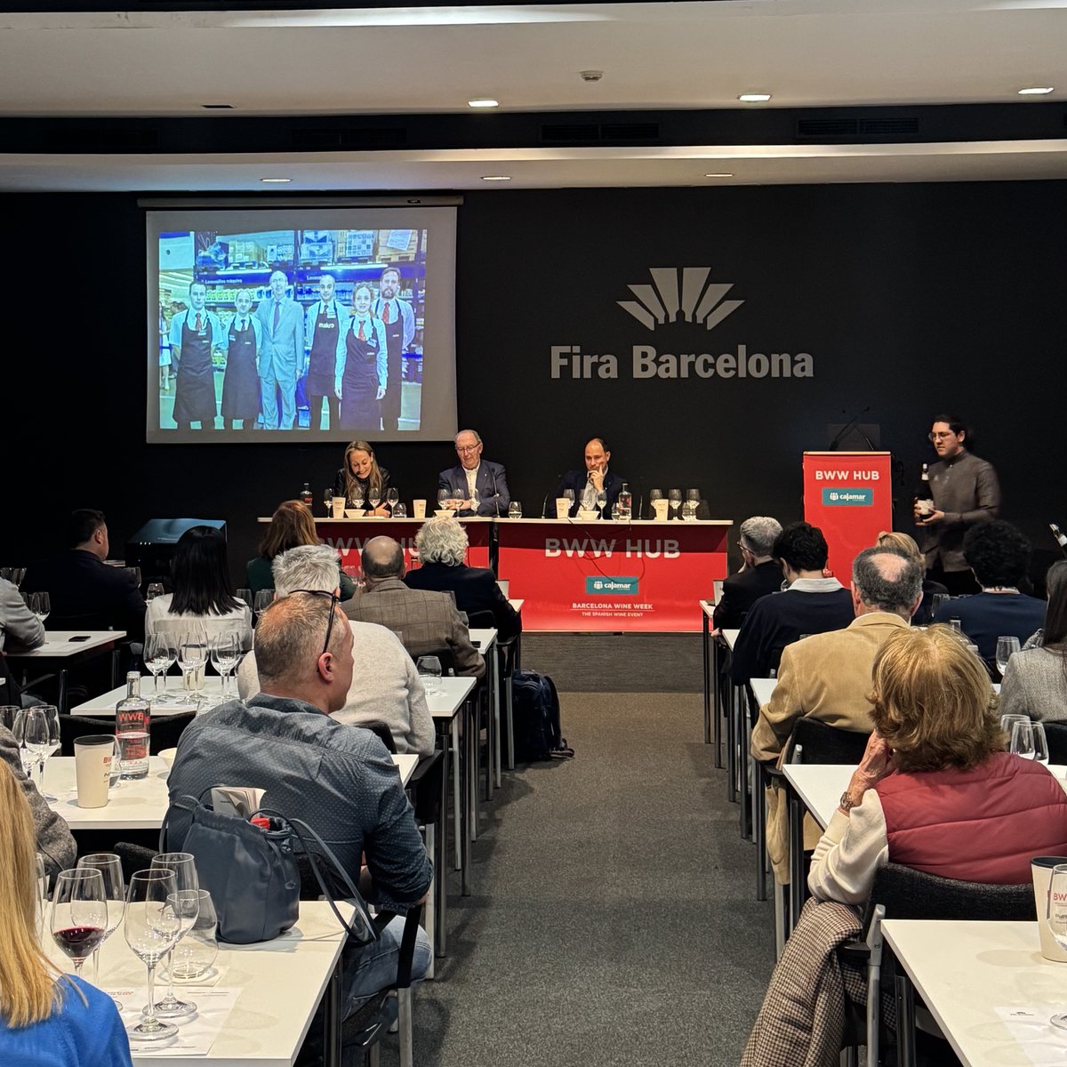 Barcelona Wine Week (@bcnwineweek) on Twitter photo 📣 Enolama by enoAula&BWW: Homenaje a Custodio Zamarra.
✨ Una de las figuras más emblemáticas del mundo de la sumillería en España.
🗣 <a href="/annavicens/">anna vicens</a>, Custodio L. Zamarra, <a href="/ferrancentelles/">Ferran Centelles</a>, Raúl Miguel Revilla. 📣 Enolama by enoAula&BWW: Homenaje a Custodio Zamarra.
✨ Una de las figuras más emblemáticas del mundo de la sumillería en España.
🗣 <a href="/annavicens/">anna vicens</a>, Custodio L. Zamarra, <a href="/ferrancentelles/">Ferran Centelles</a>, Raúl Miguel Revilla.
