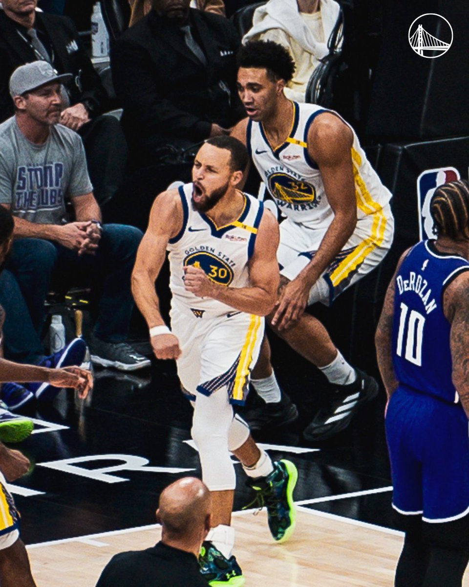 WarriorsLatam_'s tweet photo. El periodista @loganmmurdock para @ringer sobre Steph Curry:

“Una hora después del partido, Curry enfrentó otra lluvia de preguntas de los periodistas sobre qué salió mal y hacia dónde se dirige el equipo esta temporada.

Después de la sesión, enterró su cabeza en su iPhone, que mostraba una nota escrita a mano en la pantalla de bloqueo que decía: ‘Lo vas a resolver, siempre lo hiciste’”.

🥹