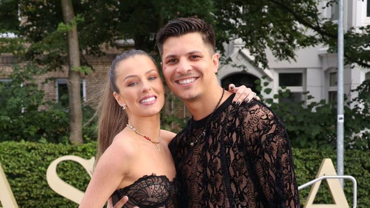 Inmitten der "Let's Dance"-Vorbereitungen feiert Patricija Ionel einen besonderen Geburtstag. Zu diesem Anlass teilt Ehemann Alexandru Ionel nicht nur rührende Worte, sondern auch putzige Familienfotos. gala.de/stars/news/ale…