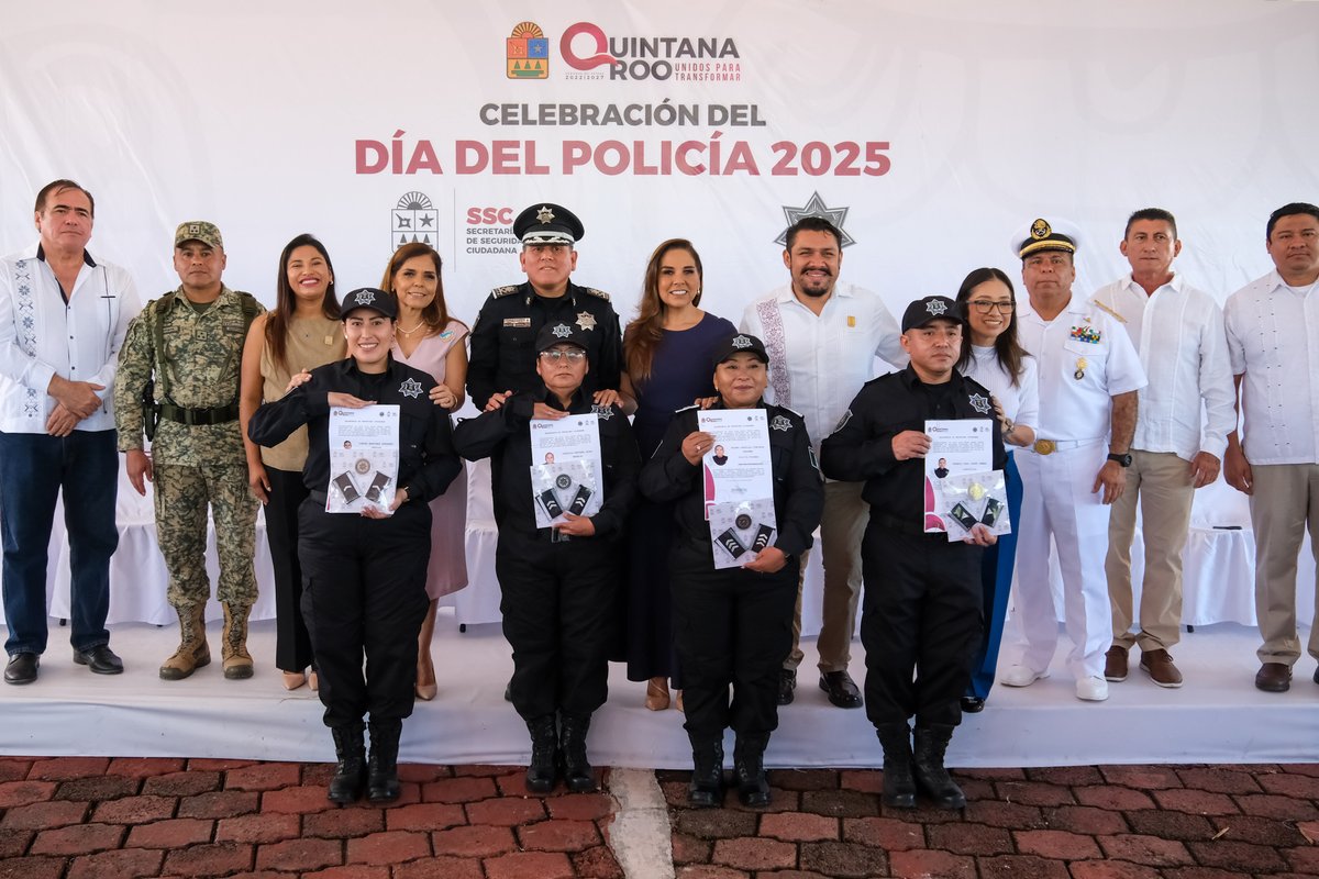 En el marco del Día Internacional del Policía👮🏻‍♀👮🏻‍♂, reconocemos la profesionalización, la entrega y el compromiso de quienes trabajan incansablemente por nuestra seguridad, con la entrega de constancias de ascenso a policías que, a través de exámenes y procesos, fueron