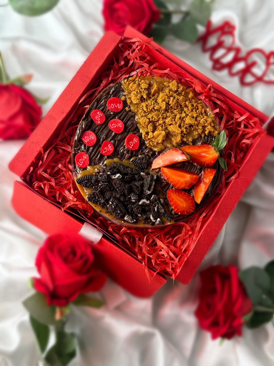 dedunscakes's tweet photo. VAL Moitié et Moitié ❤️

A sweet throwback to Valentine 2022—From Paris, Love DC. 

“Moitié et Moitié” means Half &amp; Half: a perfect mix of cake &amp; cookie brownies with caramel, chocolate ganache, and delicious toppings. 

Comes with a Valentine’s card! 

https://t.co/4L2OjvrQ4D https://t.co/4OcNyLygf6