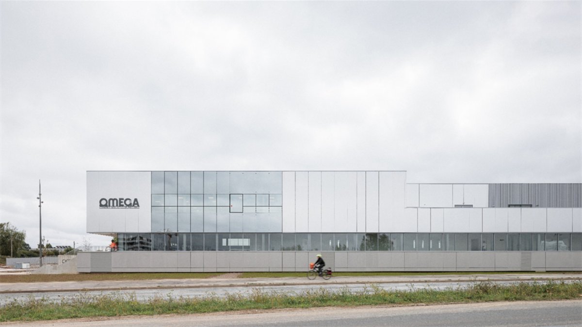 Project | OMEGA, het zwem- en sportcentrum in Gif-sur-Yvette, ontworpen door VenhoevenCS architecture+urbanism in samenwerking met Patriarche, speelt een belangrijke rol in het sociale ecosysteem van de wijk Moulon, gelegen nabij Campus Paris-Saclay.

dearchitect.nl/300298/multifu…