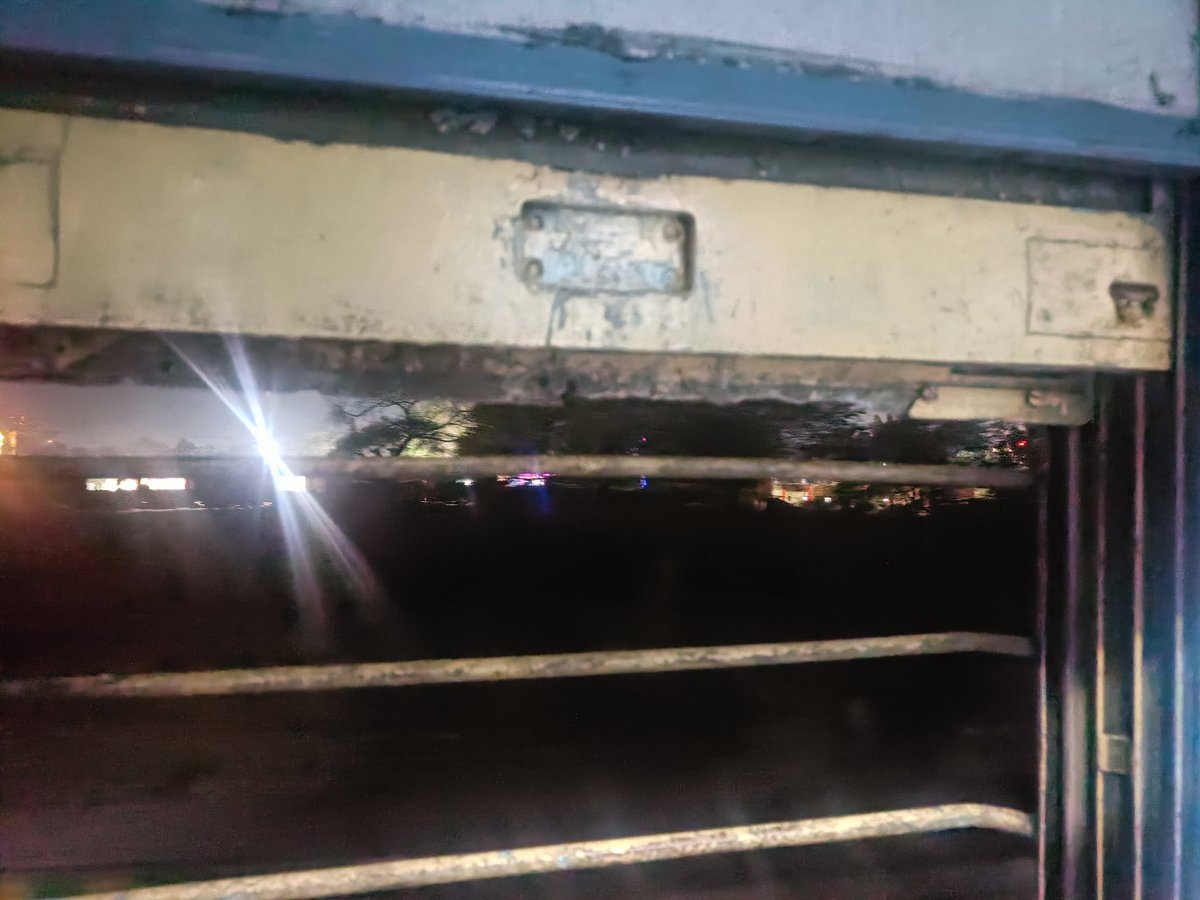 VlogMore72642's tweet photo. Train no . 19344
Window not closing help me @RailwaySeva @railway https://t.co/HHHm05C752