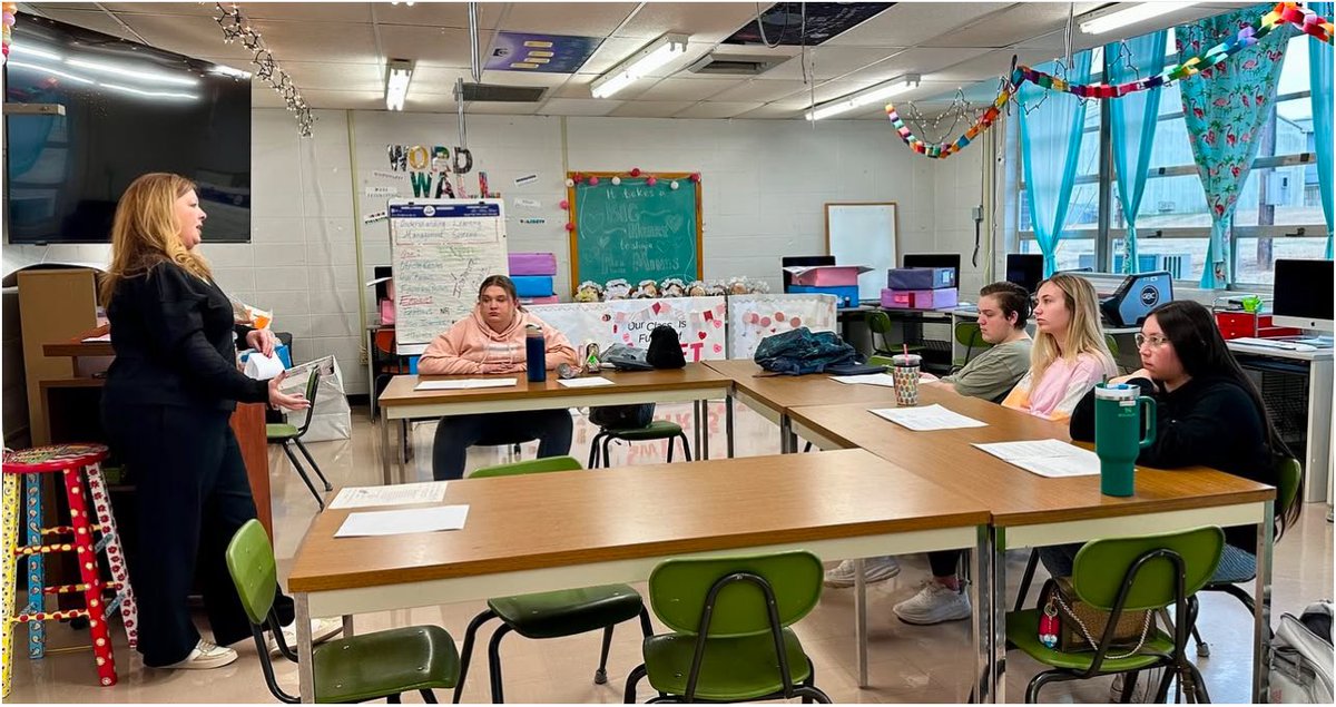 TCCTC1's tweet photo. Guest Speakers! 🎤✨
Ed Prep Instructor, Mrs. Dana Bonds has been busy enhancing the Diverse Learner unit with several amazing speakers: Mrs. Sandy Jackson, Mrs. Rebecca Gray and Mrs. Nacole McDuffy, talked with students about ELL &amp; IEP services. 💙📚 #CTEMonth #FutureEducators https://t.co/e03tz1Ydue