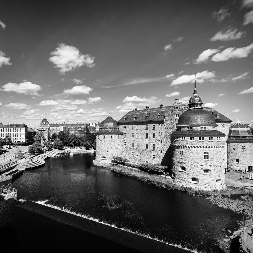 En tung dag i vårt Örebro. Våra tankar går till de drabbade och deras anhöriga.