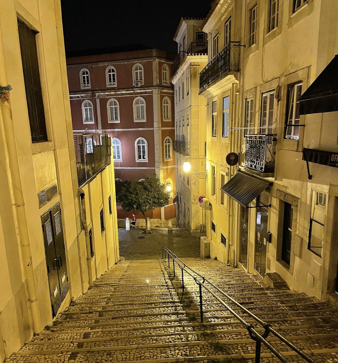 Who recognizes where it is?

🔥 Excited to share that our paper, led by Issar Tzachor, "EffoVPR: Effective Foundation Model Utilization for Visual Place Recognition," has been accepted at #ICLR2025!

The VPR task aims to answer this question ⬇️