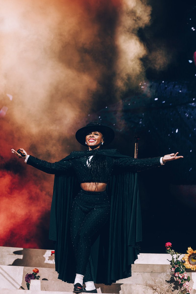 JadaImaniM's tweet photo. Hey! My name is Jada Imani M and I am a photographer from the DMV by way of PG County, MD. I would love to join the team as one of the photographers to document @Beyonce's Cowboy Carter tour 🫶🏾
https://t.co/vzmtYW5DB2
https://t.co/JoUa1p6v2e
jadaimanimphotos@gmail.com https://t.co/UWOmNrNdSb