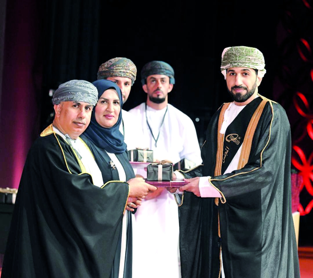OmanEPress's tweet photo. المجلس العماني للاختصاصات الطبية يحتفل بتخريج 144 طبيبا ويكرم المجيدين 
#جريدة_عمان
https://t.co/aZtiqjo6L4 https://t.co/GKR4sdBt9h