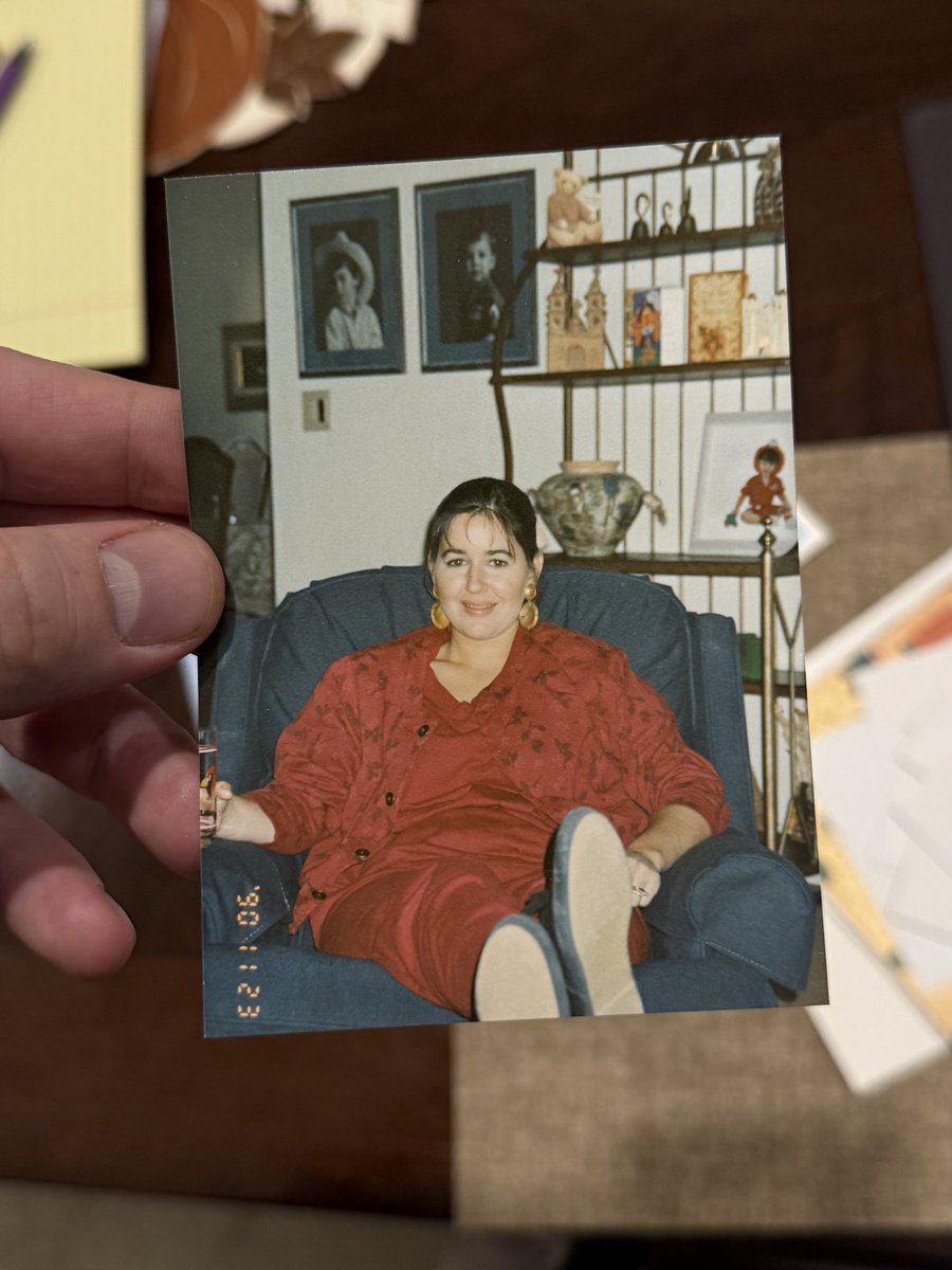 mprkhrst's tweet image. A year ago today, I lost my mom unexpectedly.
I haven’t spoken about it publicly, but I wanted to share something to honor her memory.
She was raised on my grandparents' farm in Arizona, where she found three lifelong loves: family, plants, and chickens. After graduating from…