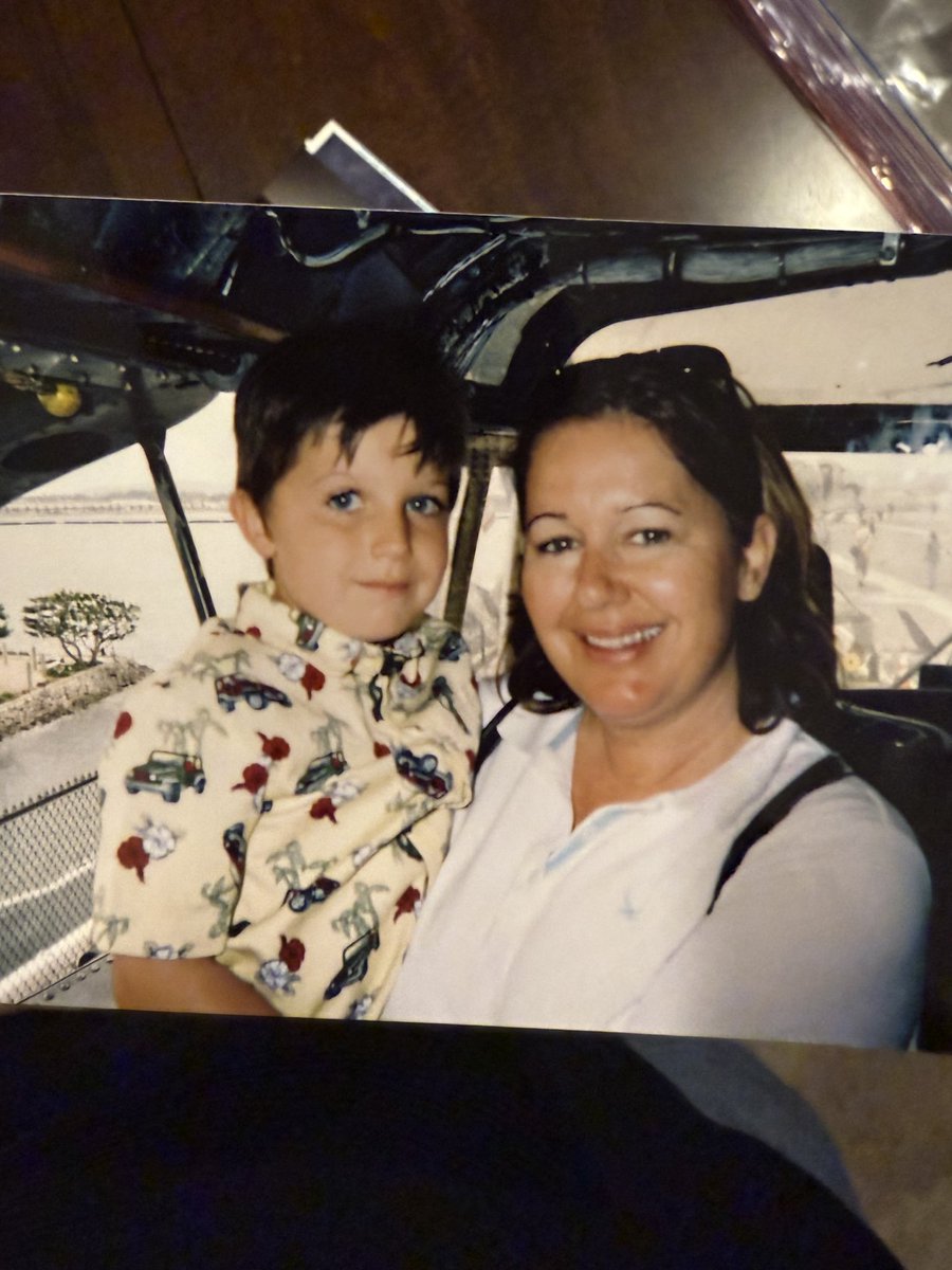 mprkhrst's tweet image. A year ago today, I lost my mom unexpectedly.
I haven’t spoken about it publicly, but I wanted to share something to honor her memory.
She was raised on my grandparents' farm in Arizona, where she found three lifelong loves: family, plants, and chickens. After graduating from…