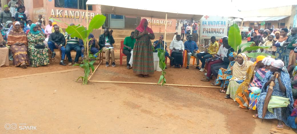 CommuneMakamba's tweet photo. #Burundi,murirwarukurikirane rw'ingendo, Nyakwubahwa Musitanteri wa Komine Makamba yabandanije kugendera abenegihugu arongoye, aho uyumugoroba yishikiye kumutumba ya MAKAMBA I na MAKAMBA II, aho yabaganiriye yongera yakira n'ibibazo bamutuye.Yagendanye n'a SEP n'abarongoye ubuzi. https://t.co/o3qMbV2c2U