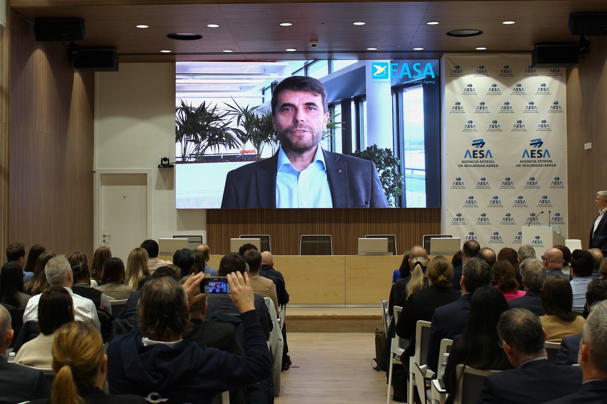 AesaSpain's tweet photo. 📍Inauguramos en nuestra sede la Conferencia sobre Riesgo de Fatiga, un evento organizado conjuntamente por @EASA y @AesaSpain para avanzar hacia la mitigación de los riesgos asociados a la #fatiga en las tripulaciones.

👉Así ha sido la primera sesión ➡️ https://t.co/P3QBXanNsp https://t.co/eqjH56ehbX