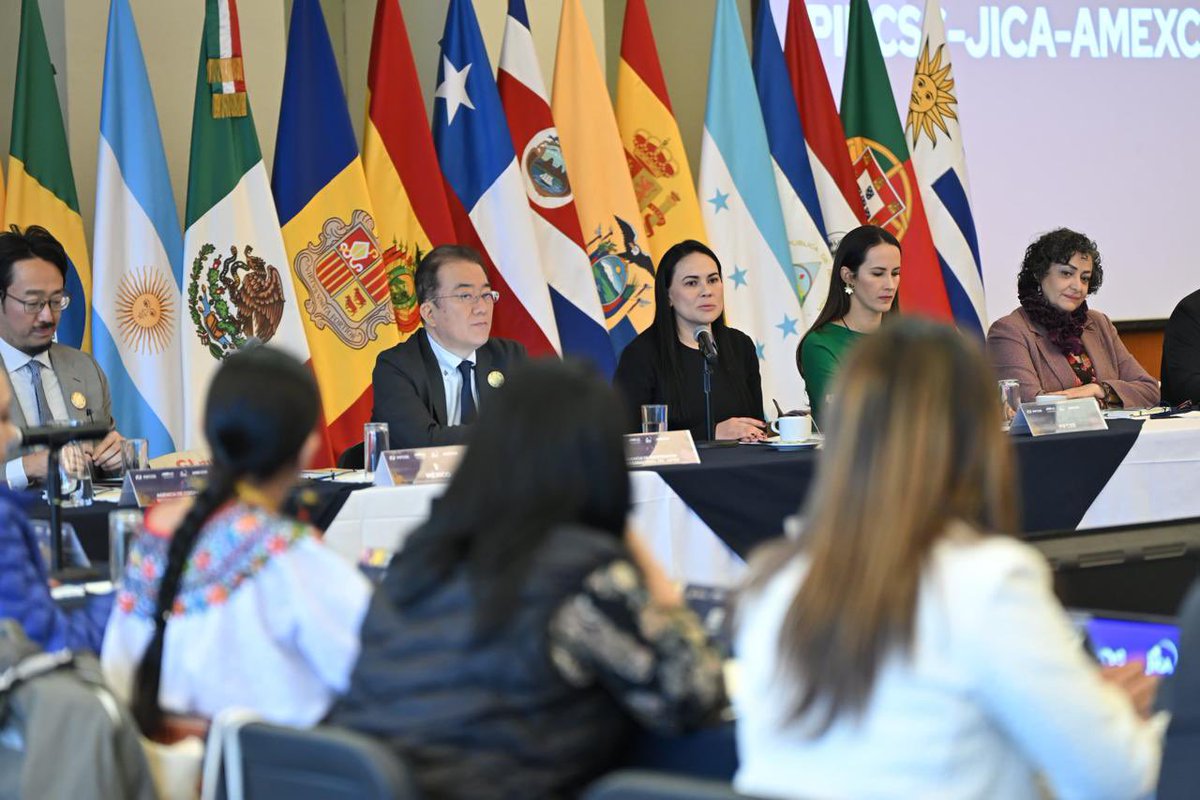 AMEXCID's tweet photo. La #AMEXCID da la bienvenida a los 20 países que forman parte del Programa Iberoamericano 🌎 para el Fortalecimiento de la Cooperación Sur-Sur, agradecemos a @jica_direct_ en 🇯🇵 por impulsar la iniciativa de Cooperación Triangular.

El co-laboratorio un espacio de diálogo 💬 y construcción, donde podremos identificar  necesidades comunes y las capacidades técnicas disponibles, en áreas fundamentales como: 

✅Agricultura  🚜👨🏻‍🌾👩🏼‍🌾
✅Industria 👨🏽‍🏭👩🏼‍🏭🏭
✅Medio Ambiente 🌳💧🌊🏥
✅Reducción de riesgos de desastres  📉⏬☣️
✅Salud Pública 👨🏽‍⚕️👩🏻‍⚕️🩺