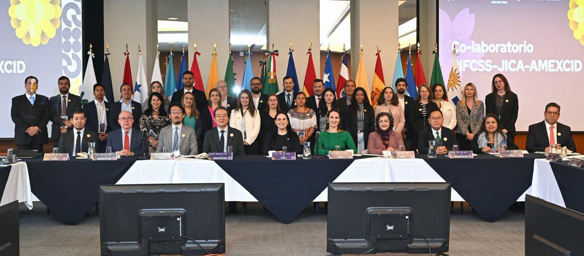 AMEXCID's tweet photo. La #AMEXCID da la bienvenida a los 20 países que forman parte del Programa Iberoamericano 🌎 para el Fortalecimiento de la Cooperación Sur-Sur, agradecemos a @jica_direct_ en 🇯🇵 por impulsar la iniciativa de Cooperación Triangular.

El co-laboratorio un espacio de diálogo 💬 y construcción, donde podremos identificar  necesidades comunes y las capacidades técnicas disponibles, en áreas fundamentales como: 

✅Agricultura  🚜👨🏻‍🌾👩🏼‍🌾
✅Industria 👨🏽‍🏭👩🏼‍🏭🏭
✅Medio Ambiente 🌳💧🌊🏥
✅Reducción de riesgos de desastres  📉⏬☣️
✅Salud Pública 👨🏽‍⚕️👩🏻‍⚕️🩺