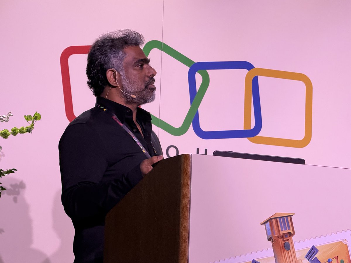 AnuragTechaisle's tweet photo. I have attended many analyst events, vendor briefings. ⁦@rajuv⁩ presentation on AI, Agentic AI, customer value, real-world deployment examples is par excellence. Customers and partners, please speak with @Zoho. #ZohoDay25. https://t.co/mkAP0jGMft