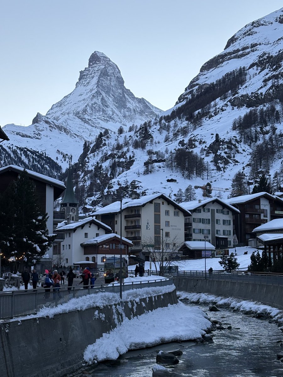 GmurHelen's tweet photo. End #Tuesday with #beautiful #happy #vibes #Matterhorn #Mont #Cervin #Cervino #Walliser #Dialekt “Hore oder Horu” 4478 m ü. M 🏔️
#Zermatt #Switzerland 🇨🇭 https://t.co/eOzGkoS6KM