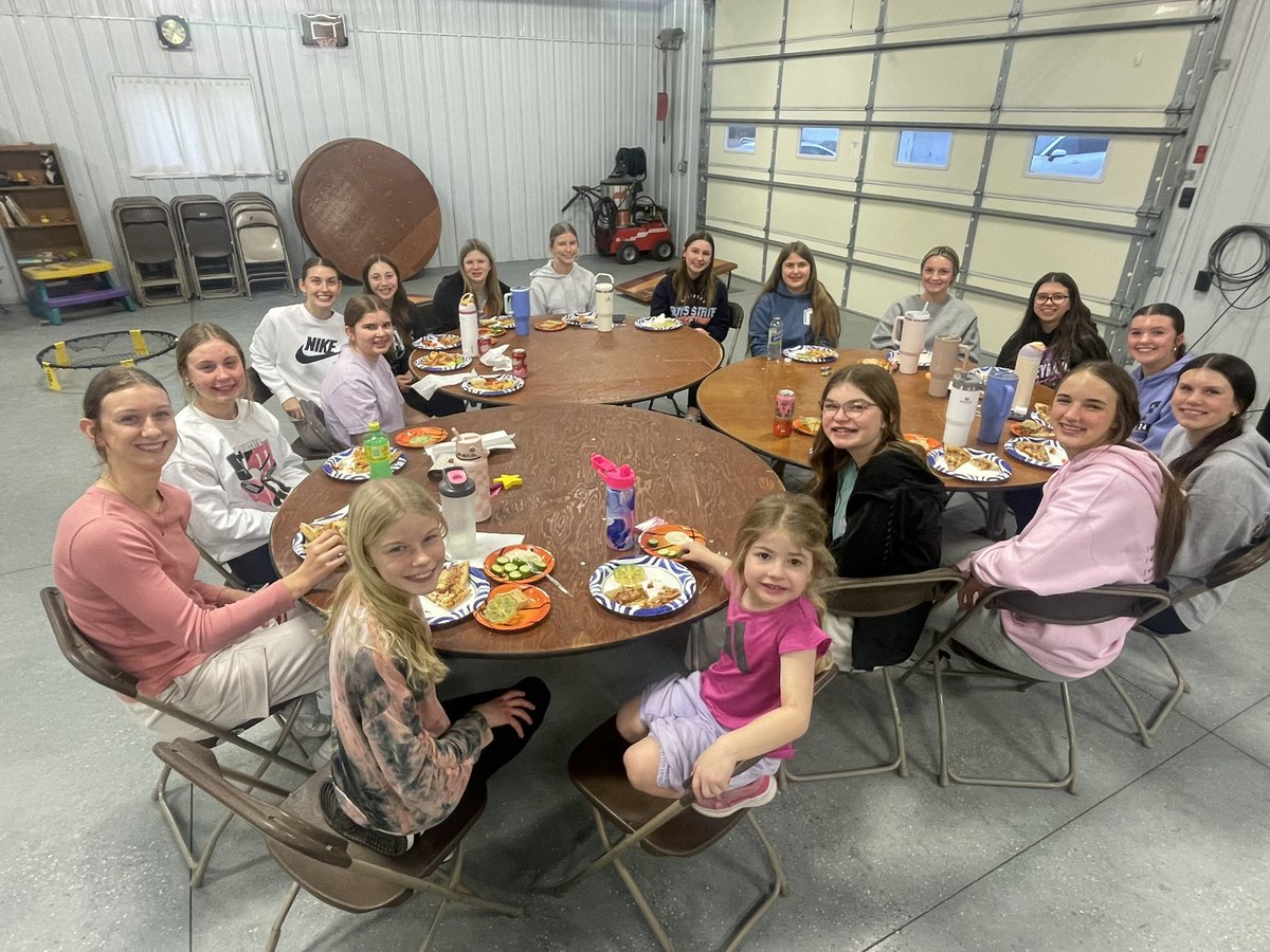 EMFGBB's tweet photo. Sunday evening we had a little team get together filled with lots of laughs, games and pizza! These girls bring so much joy to our lives as coaches!! #emfbobcats https://t.co/wU6rx04Cdb