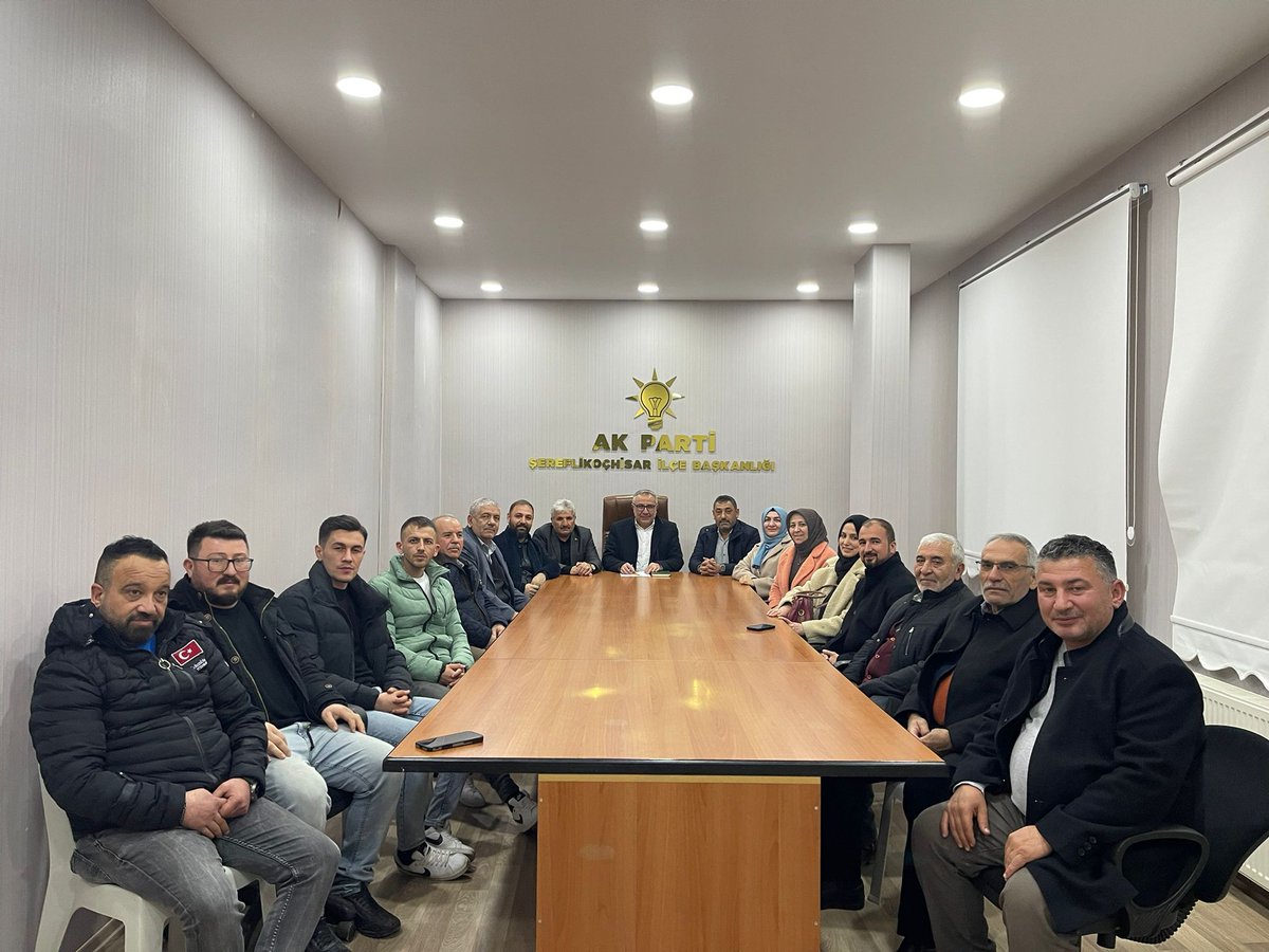 Ak_SKochisar's tweet photo. Haftalık yönetim kurulu toplantımızı İlçe Başkanımız Sn.Levent SARIKAYA Başkanlığında,yönetim kurulu üyelerimizin katılımı ile gerçekleştirdik. https://t.co/h05H81SN2v