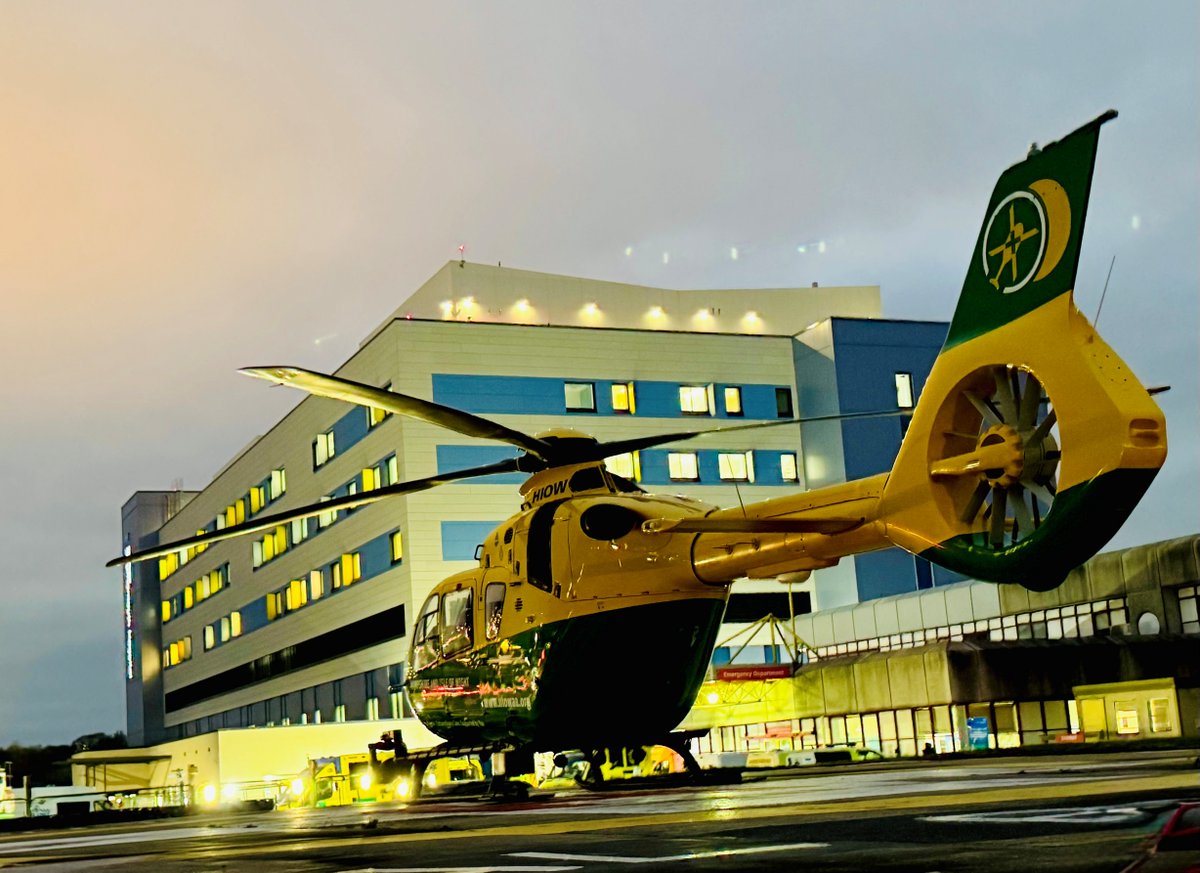 Spotted at University Hospitals Dorset's helipad. Thank you for sharing your fantastic image of Helimed56, Melanie!💚💛🚁